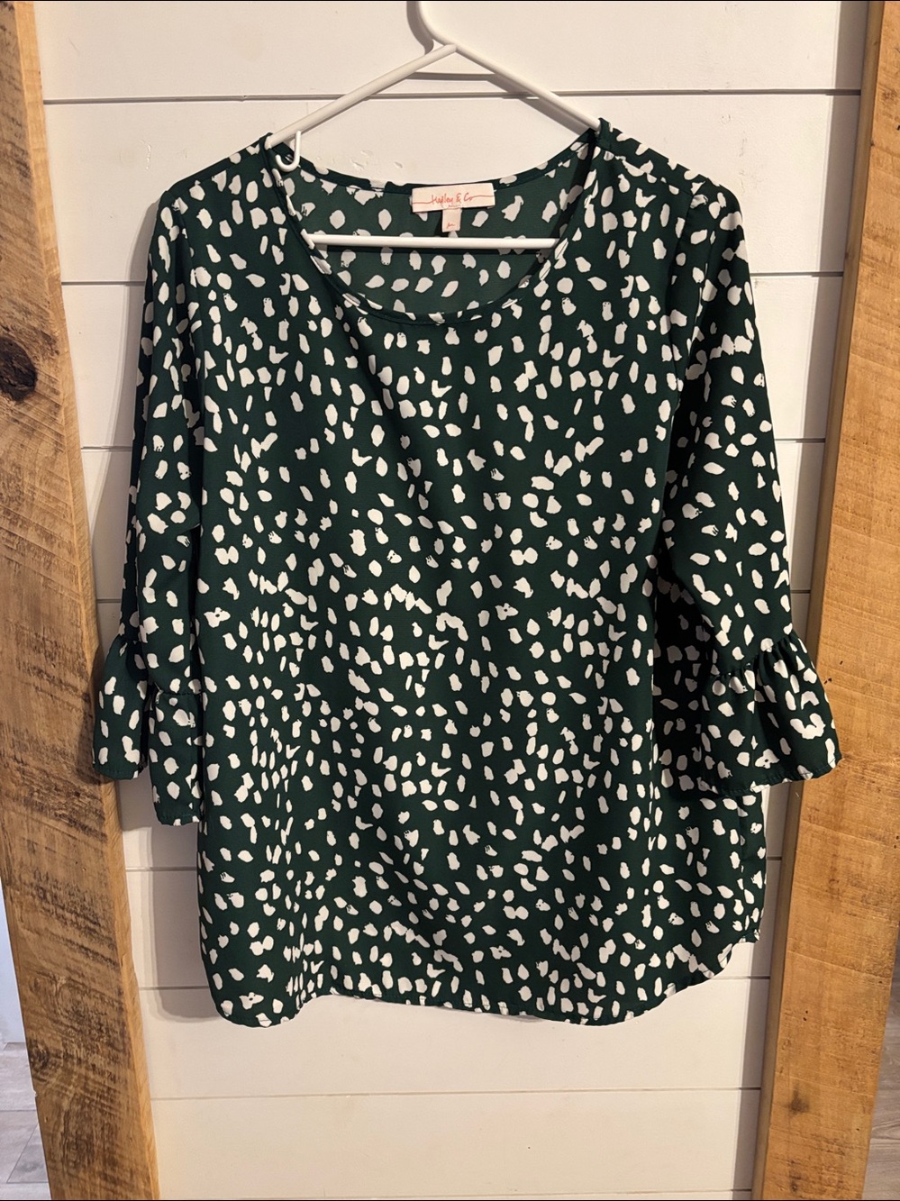 Hailey & Co Womens Size M Med Green White 3/4 Sleeve Top Shirt